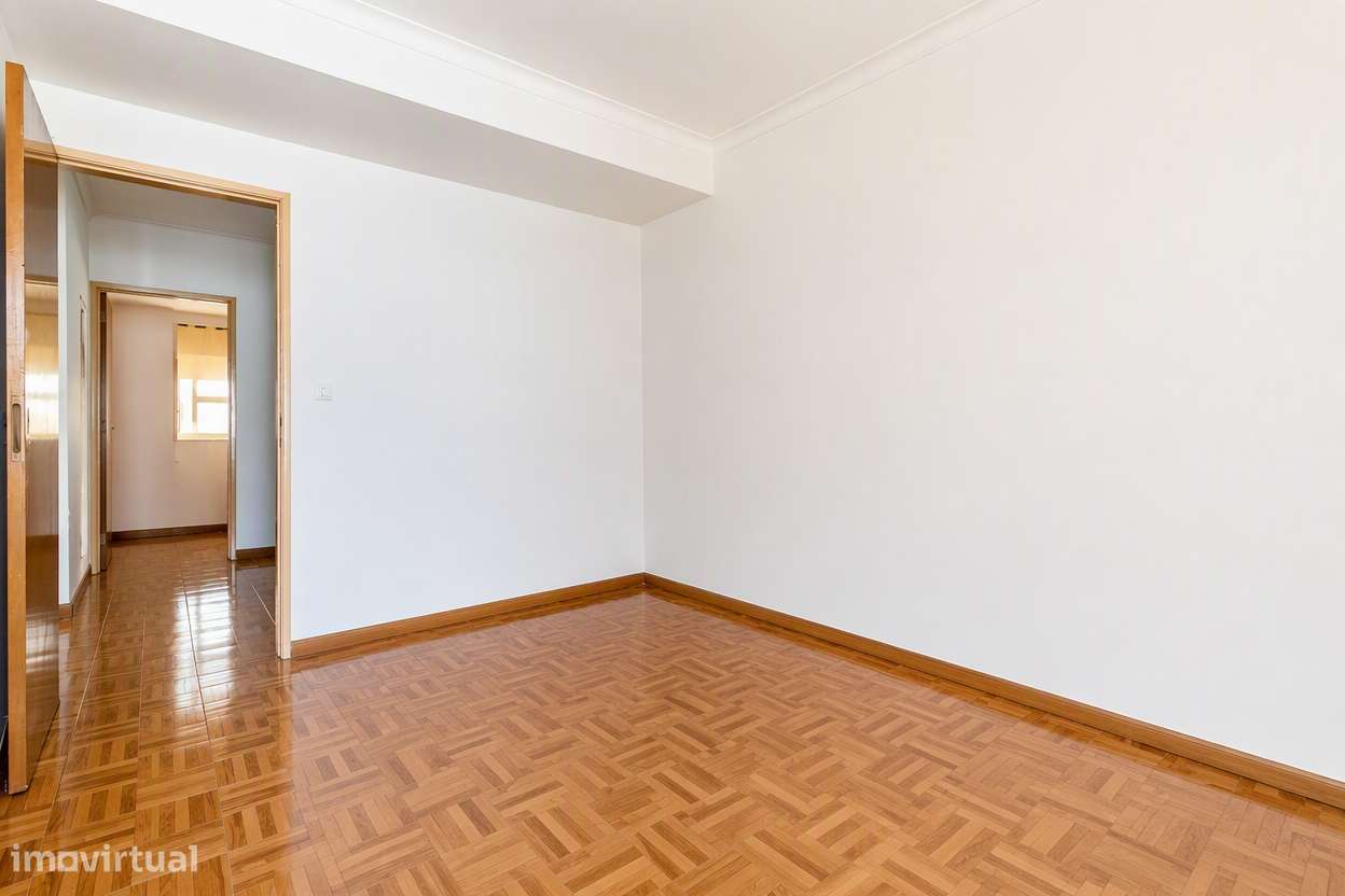 Apartamento T3 Duplex para remodelar em Alverca-23