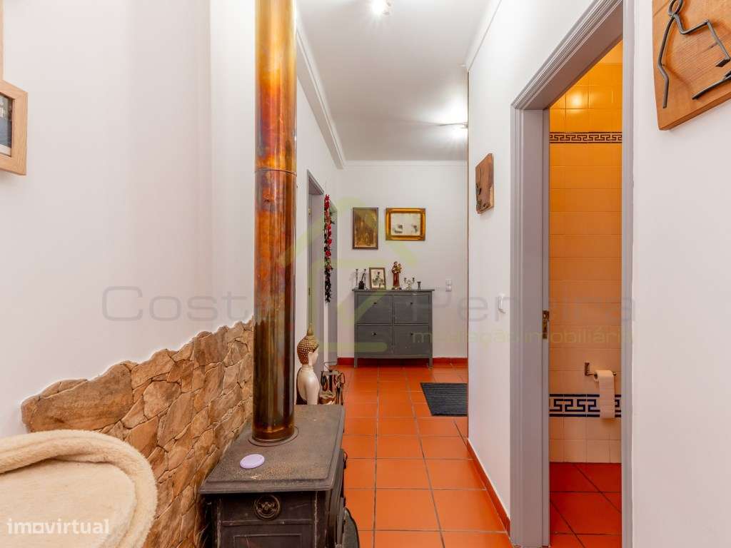 Quintinha com piscina inserida em terreno com 2950 m2-34