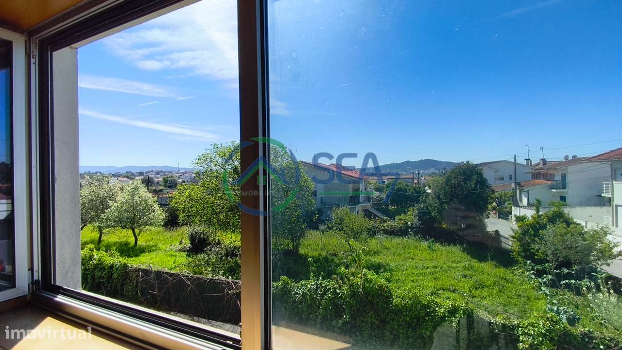 Moradia T6 com grande terreno, Meadela-23