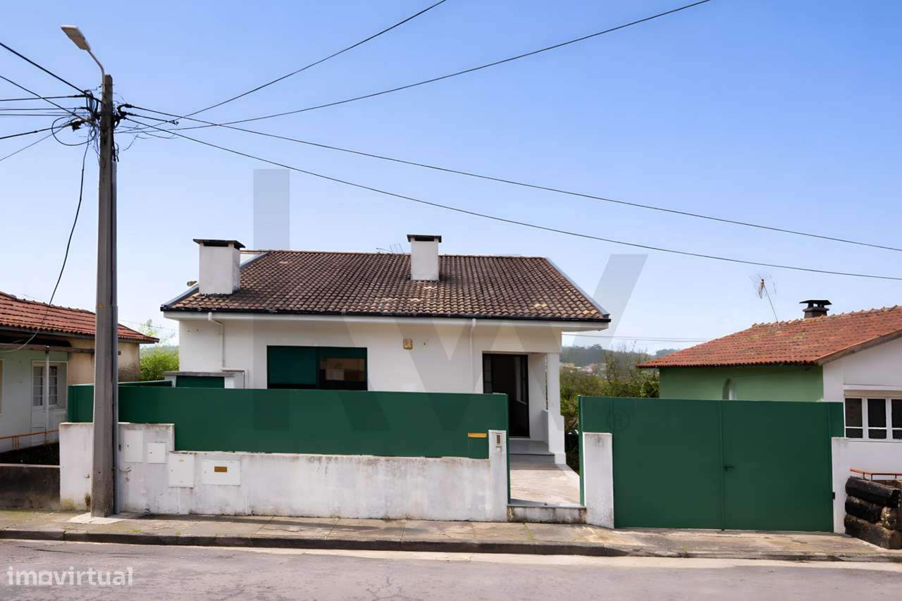 Moradia T3 Independente c/ Logradouro de 300m2 em Caldas de S. Jorge - Grande imagem: 2/31