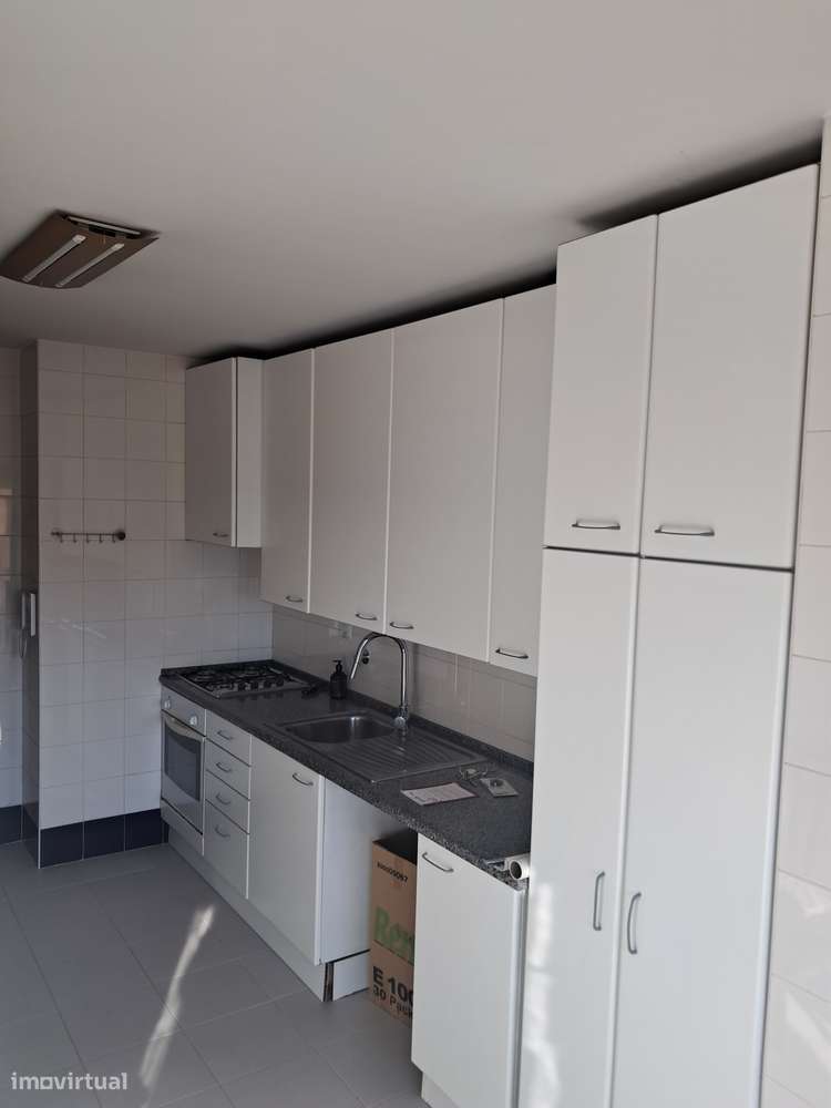 T3 c/130 mts2 Varandas, Garagem, Piscina e Arrecadação-11