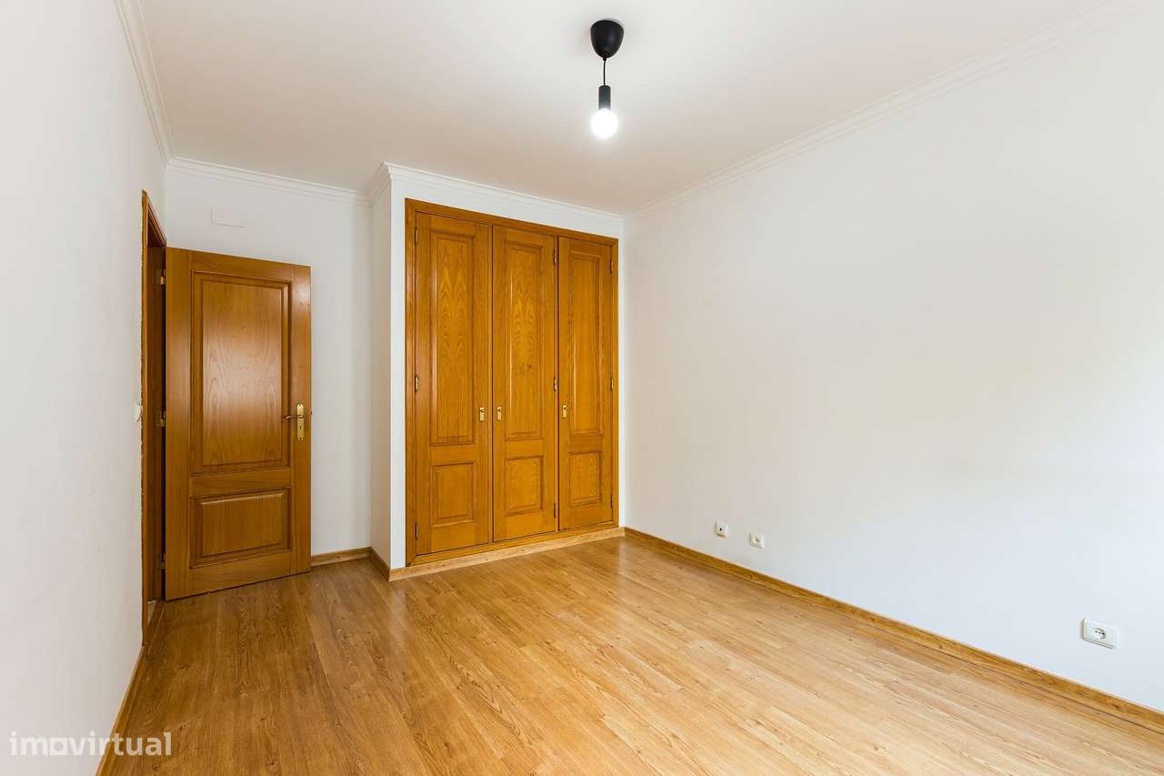 T3 com óptimas áreas e 1 Lugar de garagem, na II Fase Quinta da Piedad-26