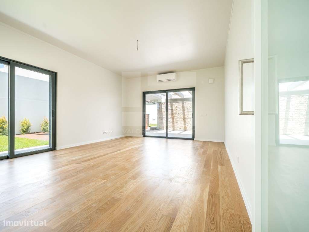 Moradia T4 unifamiliar, moderna, com piscina e estacionamento, Bice...-10