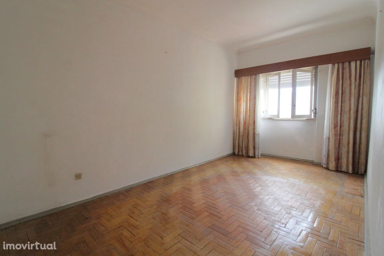 ALMADA - Apartamento T2 em Cacilhas para potencializar!