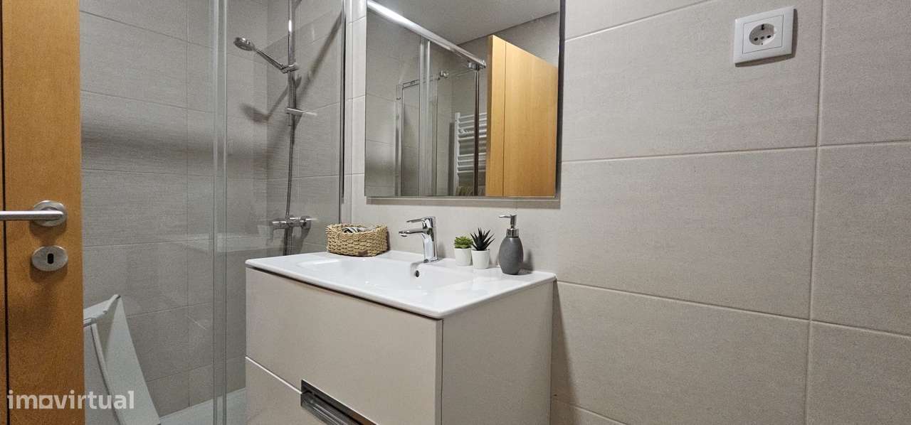 Apartamento Moderno T3 em Cesar-16