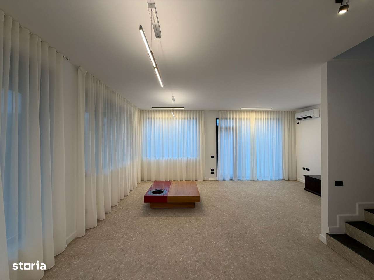 LA CHEIE! GATA DE MUTARE-TEREN 300 MP școală Americana 3 min.-0