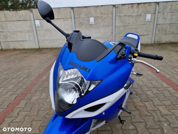 Suzuki GSX - 17