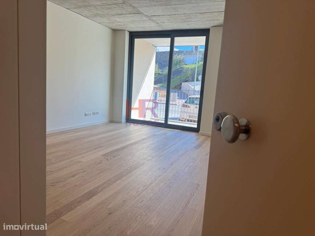Junto ao Fórum Coimbra vende-se t1 com aparcamento privativo.-12