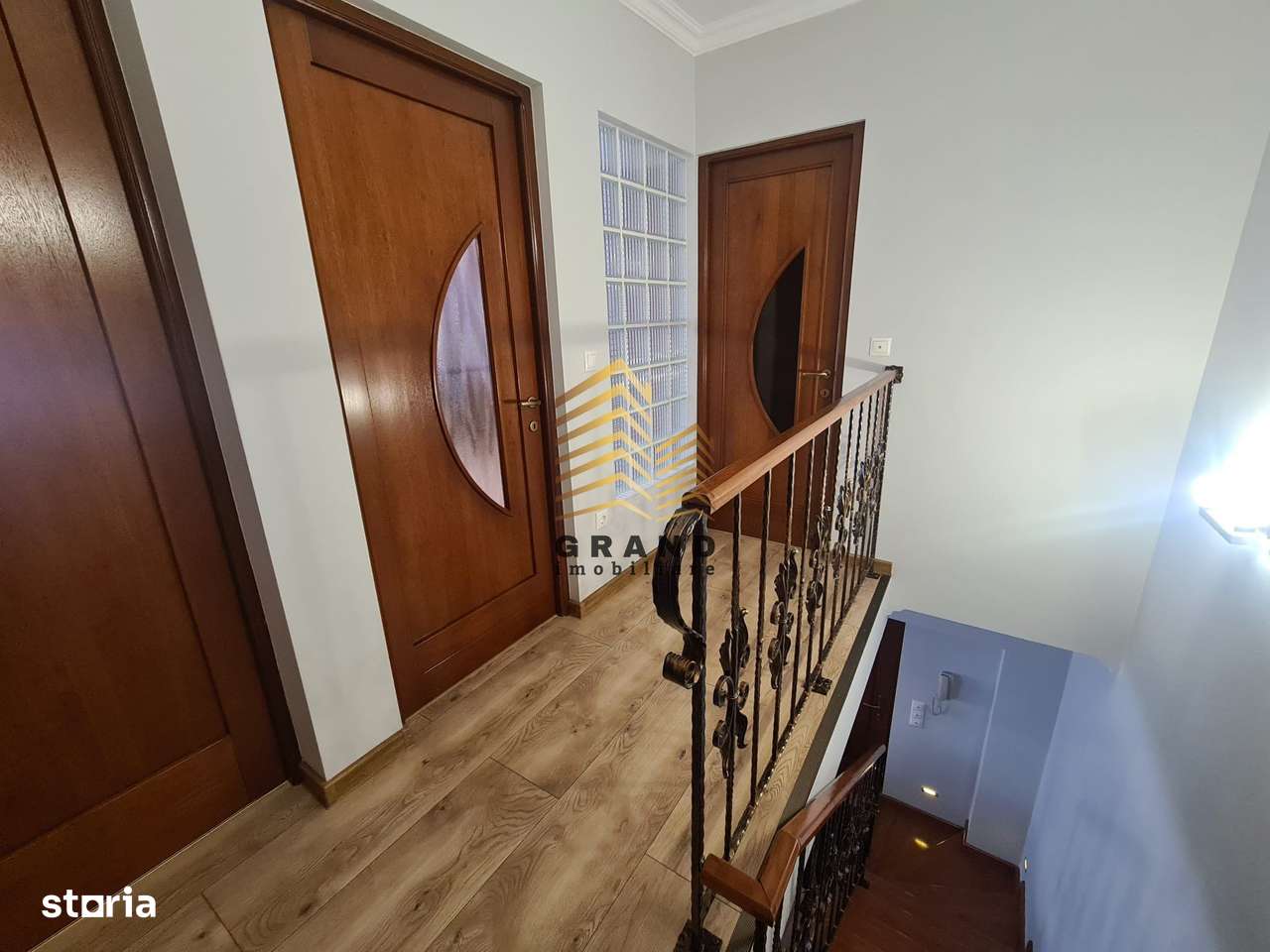 APARTAMENT 3 CAMERE | CU SCARA INTERIOARA | ZONA CENTRALA - Imagine principală: 5/12