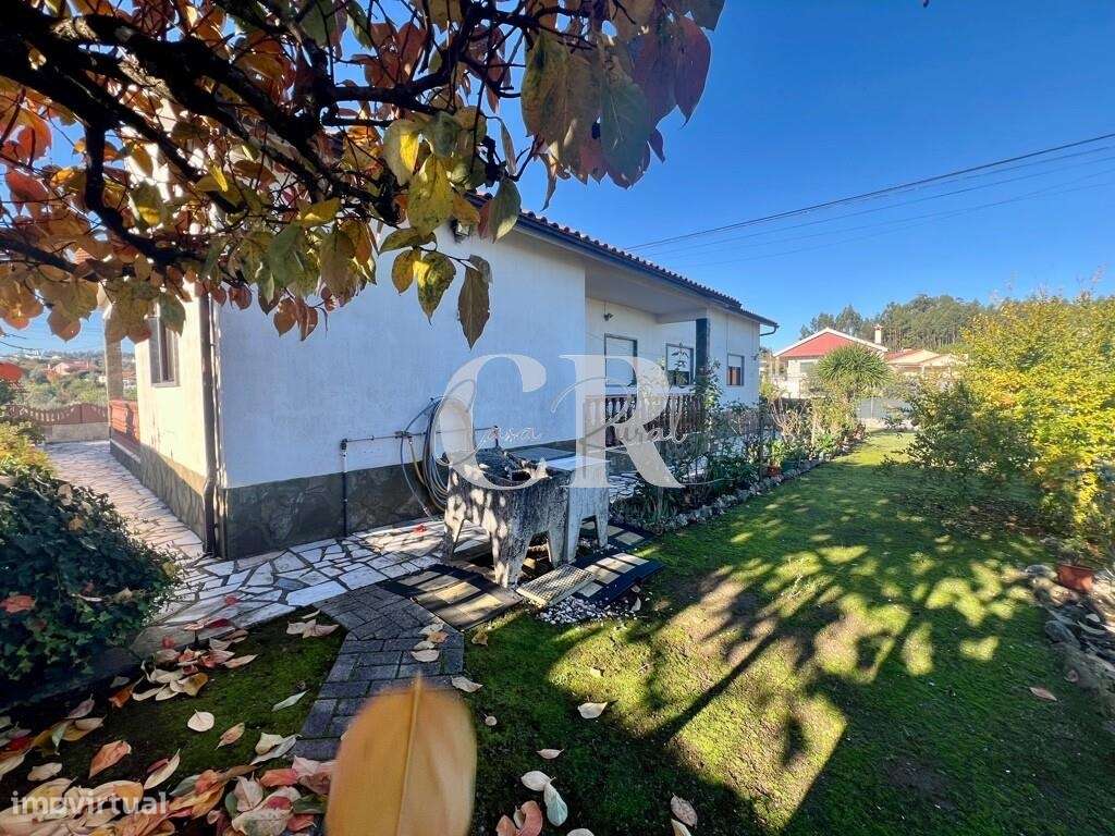 Excelente moradia térrea e independente com jardim em Arega - Figueiró-16