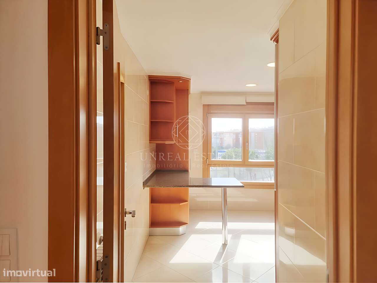 Apartamento T3, renovado, com varandas e 4 parqueamentos, Colinas do C-9