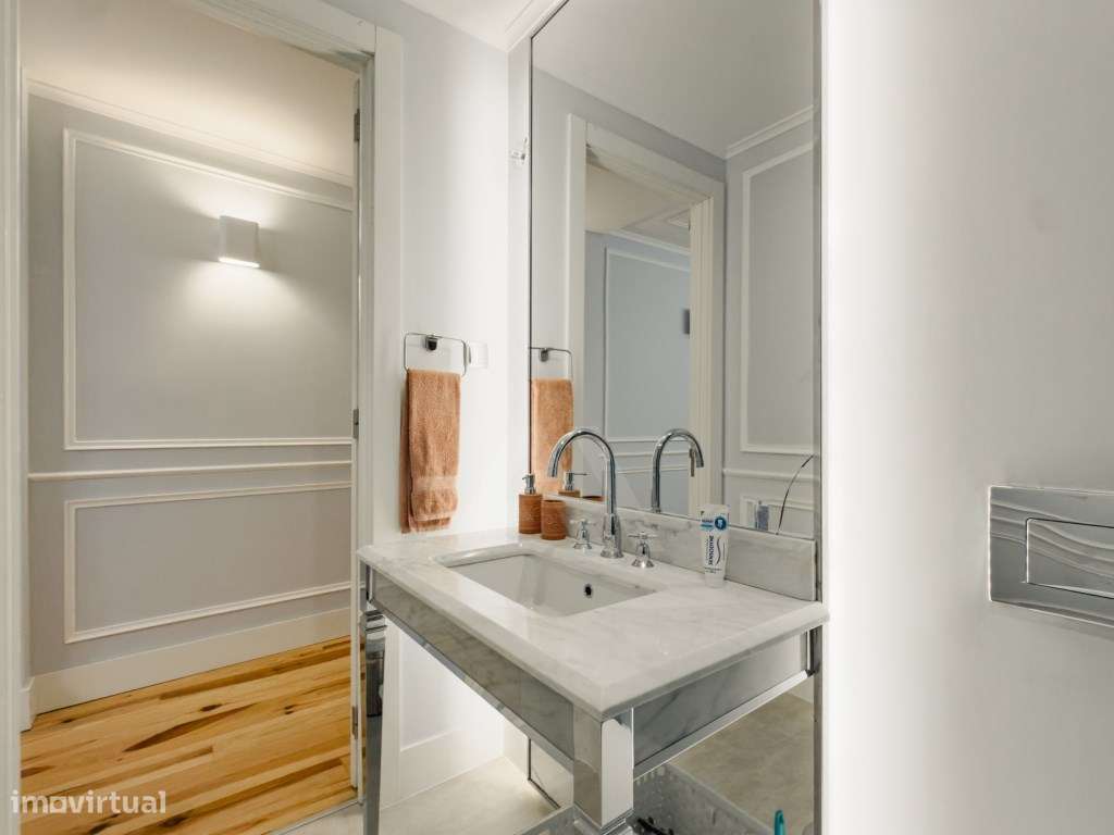 Apartamento T2 Totalmente Renovado e Mobilado em Lisboa-14