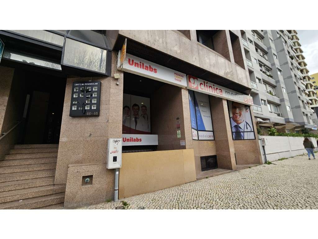 Loja com 624m2 - Para investimento - Campo Grande, Lisboa-2