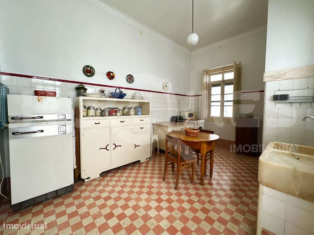 Moradia Secular de Charme | Casa + Jardim + Anexos | Potencial Hote...-10