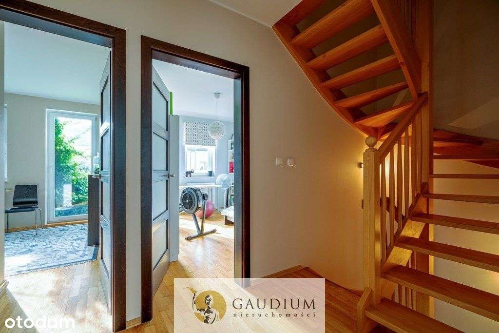 Bliźniak 6 pokoi z garażem i ogródkiem-14