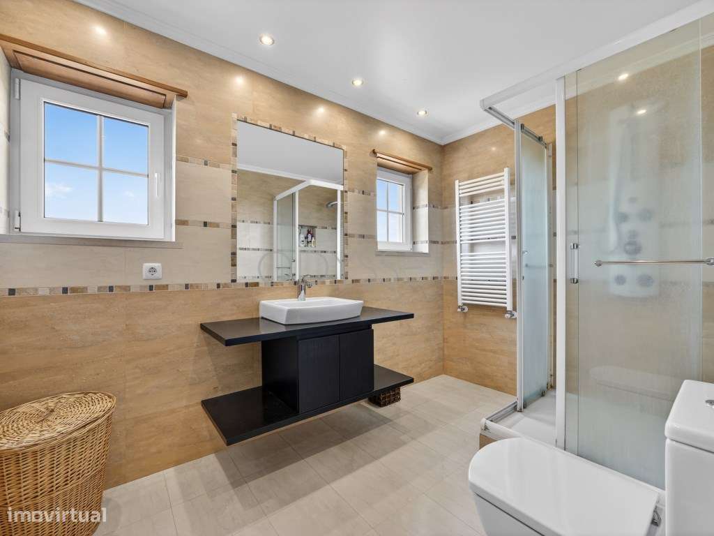 Villa T3 com piscina e vistas panorâmicas aninhada na aldeia histór...-28