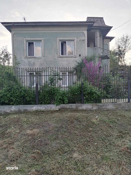 Casa de vanzare in centrul Comunei Movileni, judetul Olt