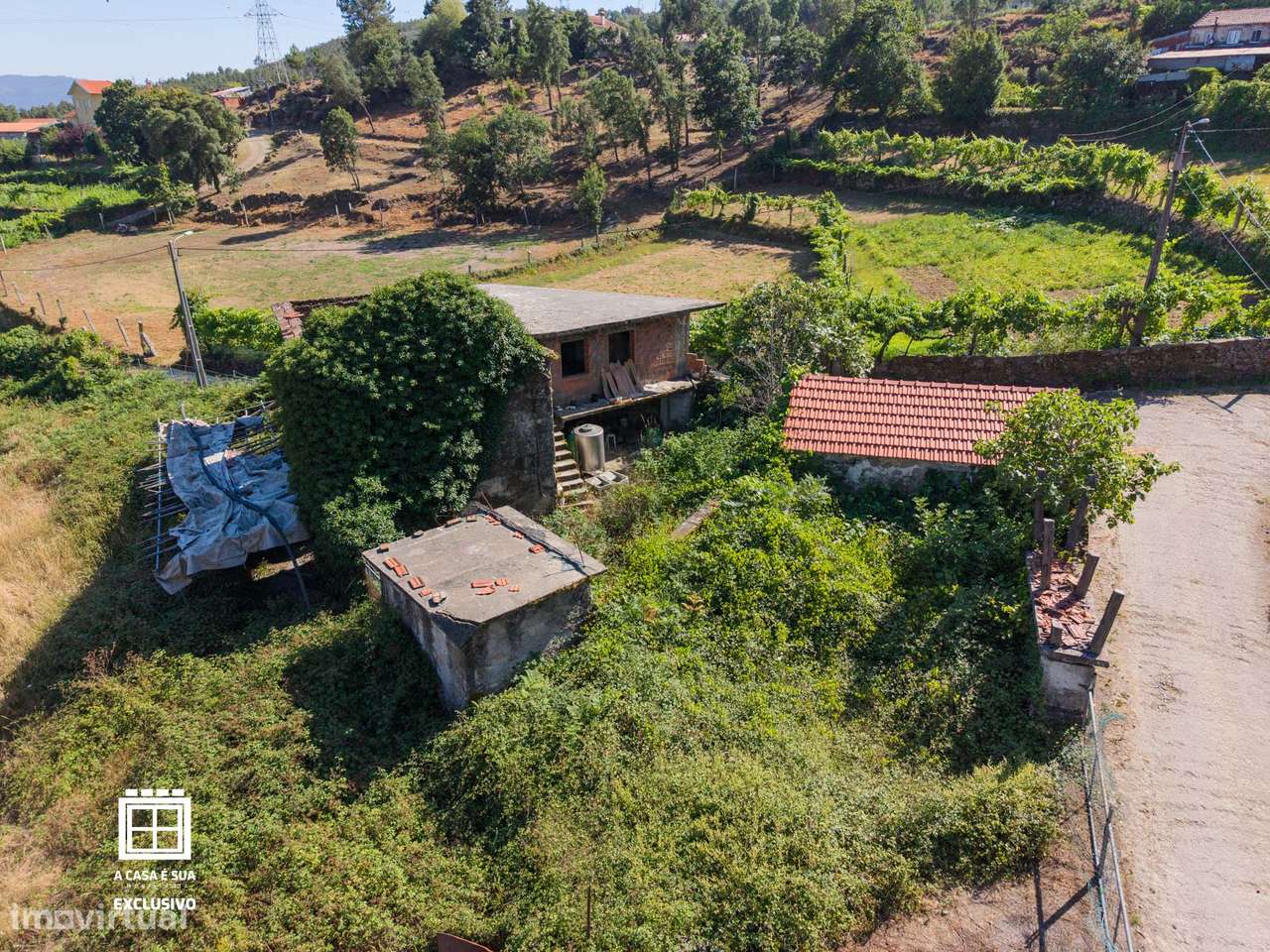 Quinta para restaurar em Macieira de Cambra - Exclusivo-5