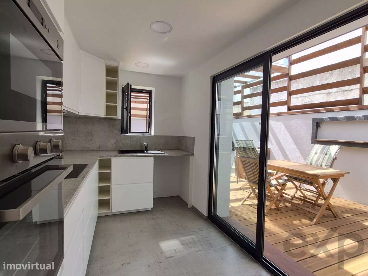 Casa nova, 2 quartos, amplo pátio, centro de Alvor-10