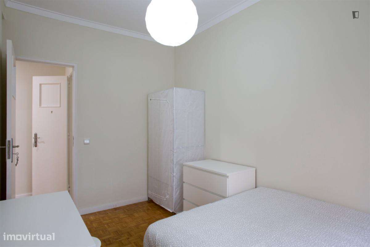 Quarto - localizado em Benfica Lisbon - Grande imagem: 4/10