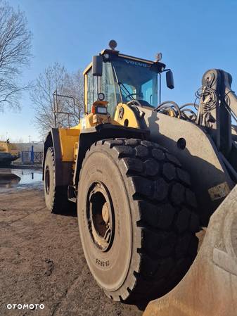 Volvo L220F - 8