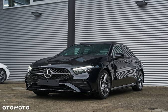 Mercedes-Benz Klasa A 200 AMG Line 7G-DCT - 4