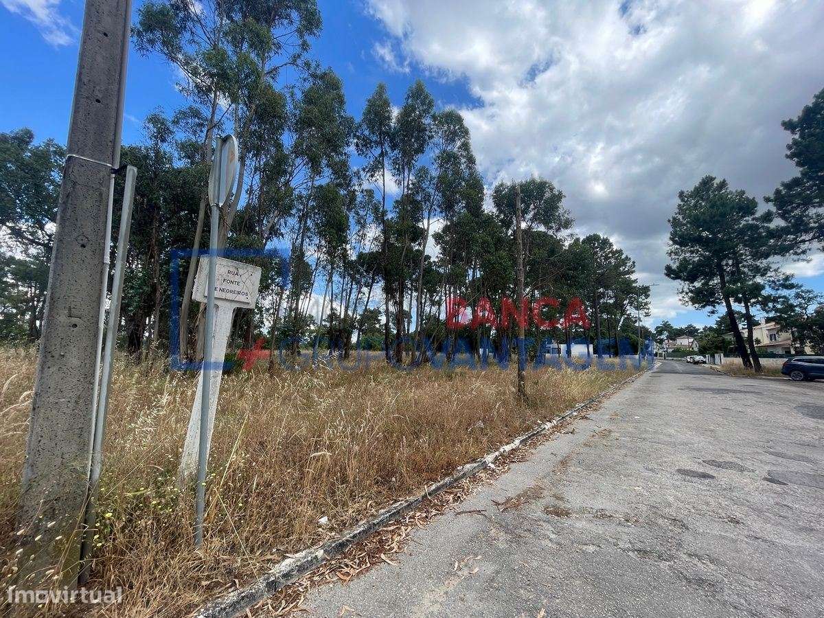 Terreno Urbano 204m2 para construção de Edifício de Habitação em Az... - Grande imagem: 2/16