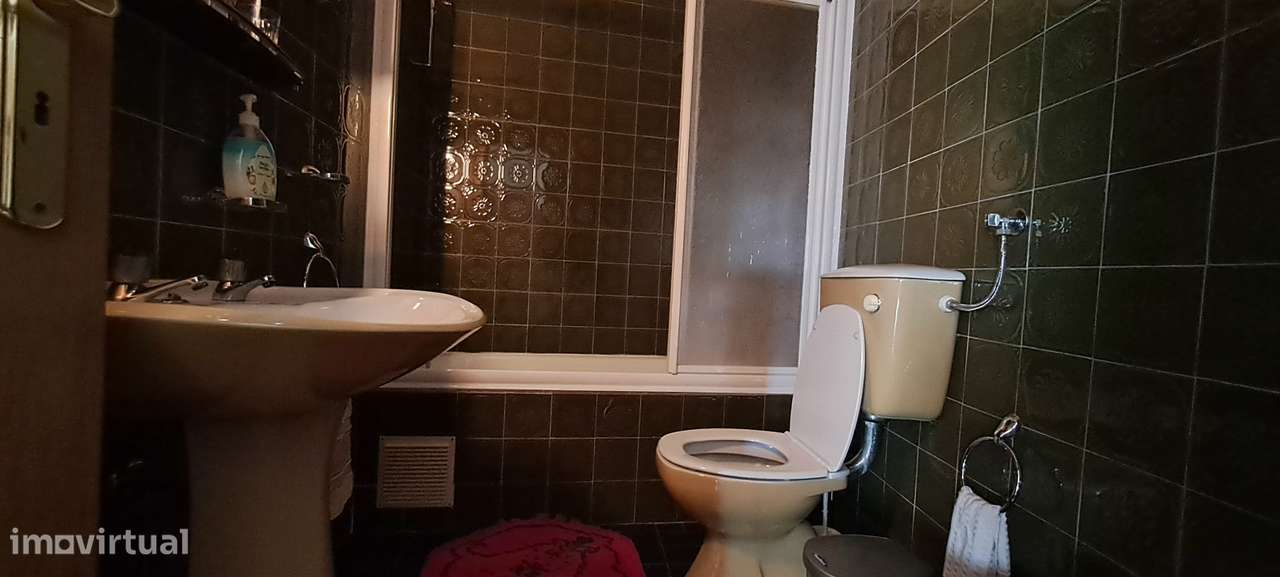 Moradia T5 com garagem e jardim em Miranda do Douro-39