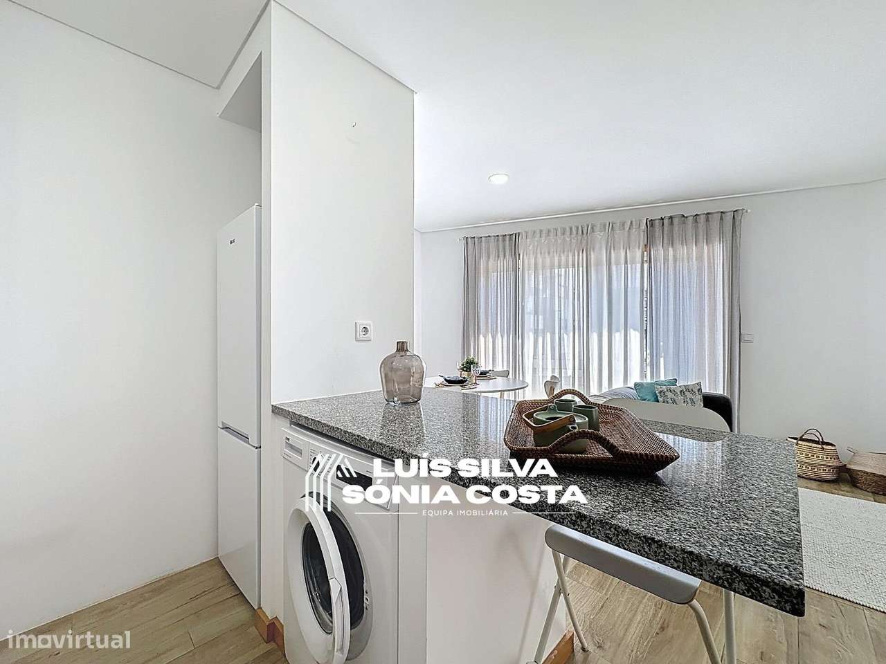 Loja transformada em Apartamento T1+1 Remodelado c/ 2 Varandas c/...-6