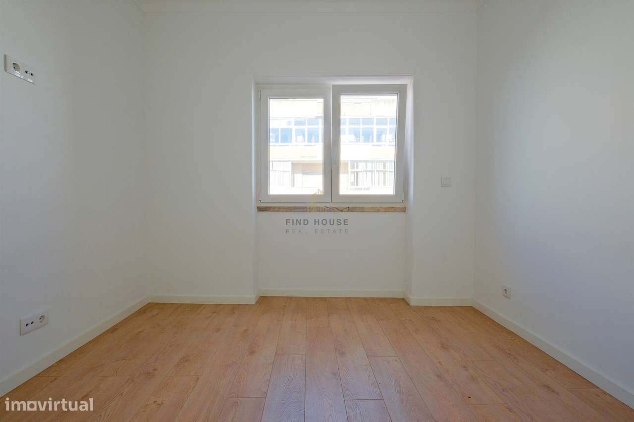 Apartamento T2 totalmente remodelado no centro de Almada-17