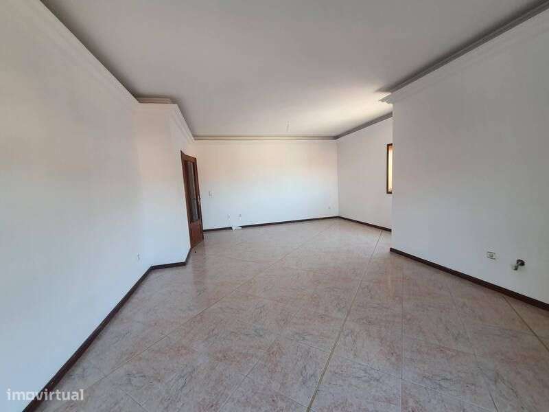 Apartamento T2 em Rio Tinto com garagem - Grande imagem: 4/15