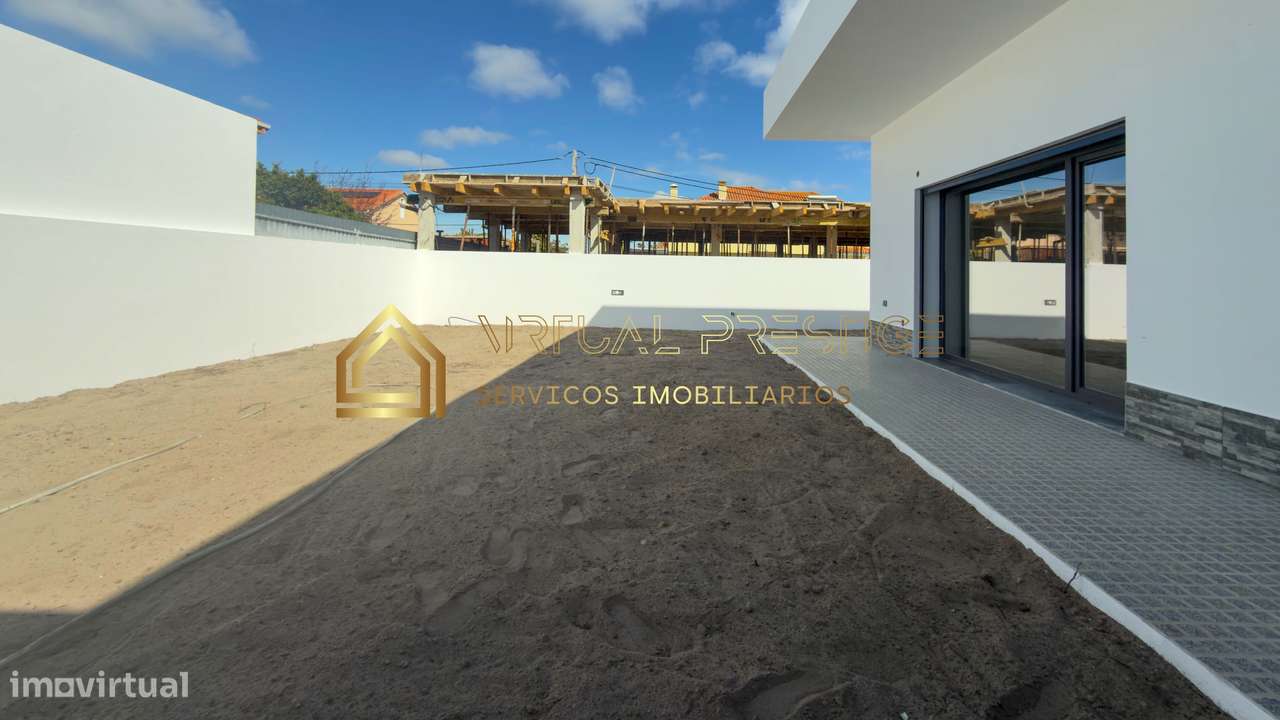 Moradia T4 Térrea | 2 suites e espaço p/ piscina | Fernão Ferro-23