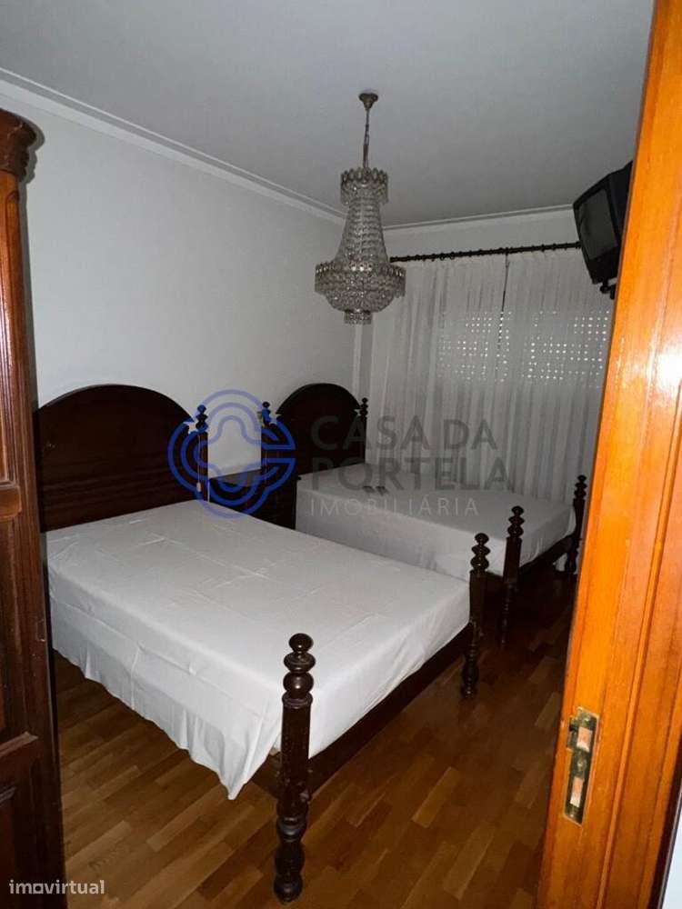 T2+1 na Av Republica em Gaia ao lado do metro de Sto Ovideo - Grande imagem: 5/11