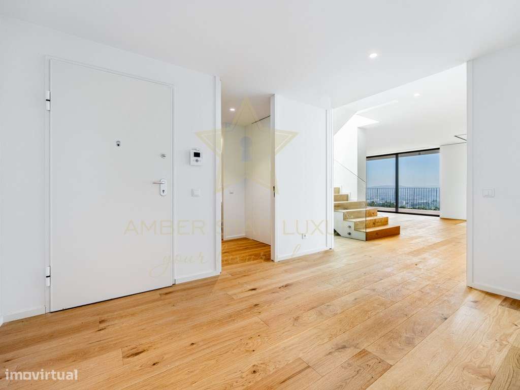 Apartamento T4 Duplex Premium com Terraço Amplo e Vista Panorâmica - Grande imagem: 5/33