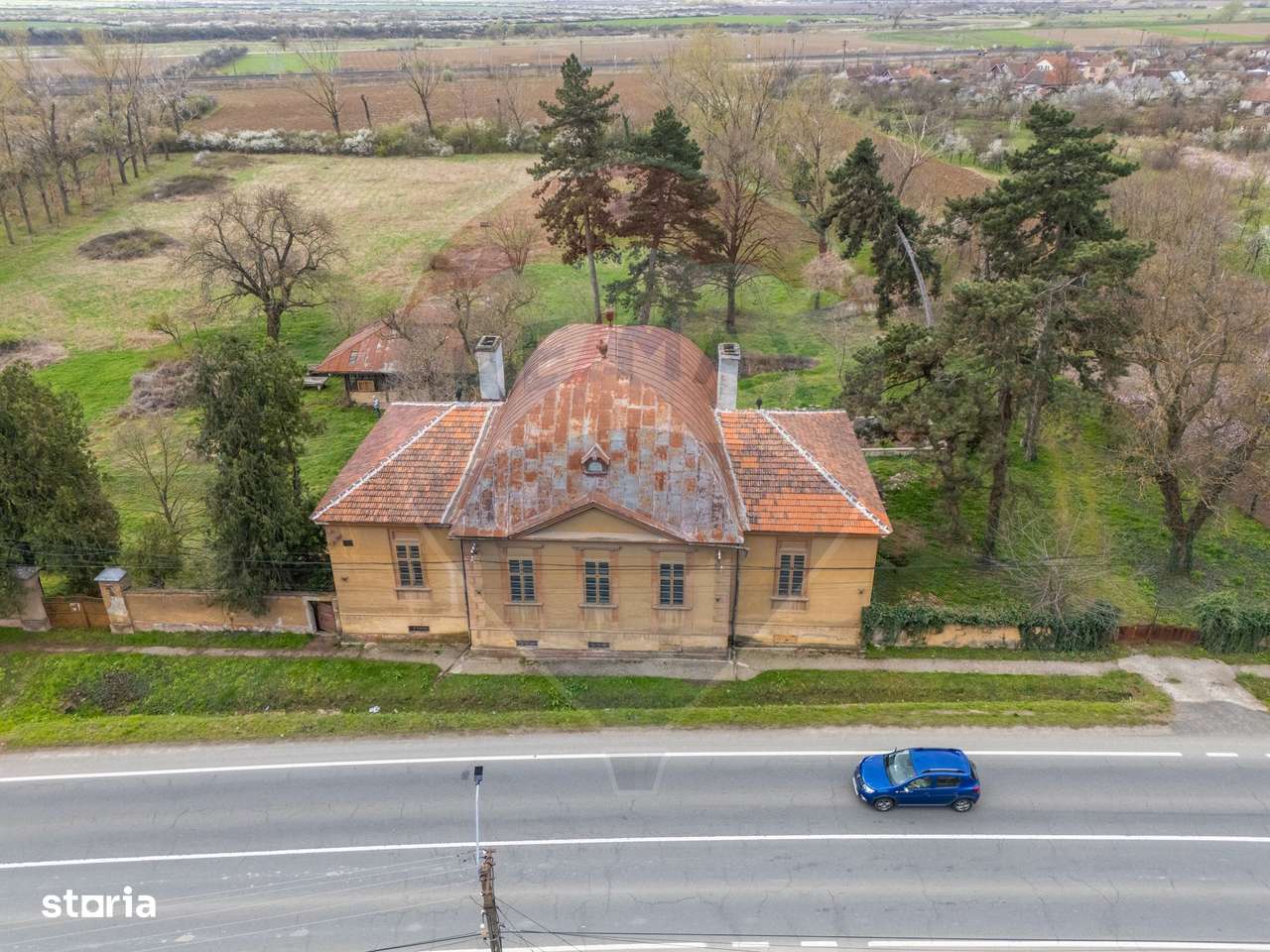 Conac aristocratic secolul XIX , domeniu  2,5 hectare — Păuliș, Arad-0