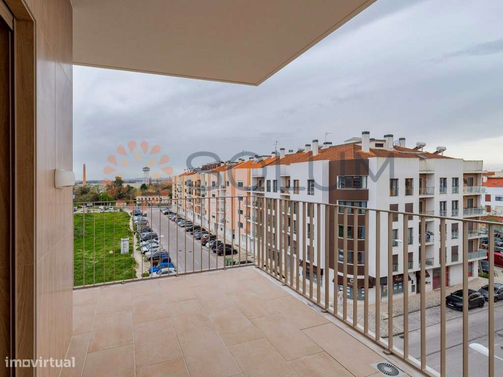 Novo Duplex T4 com 2 terraços - Montijo-16