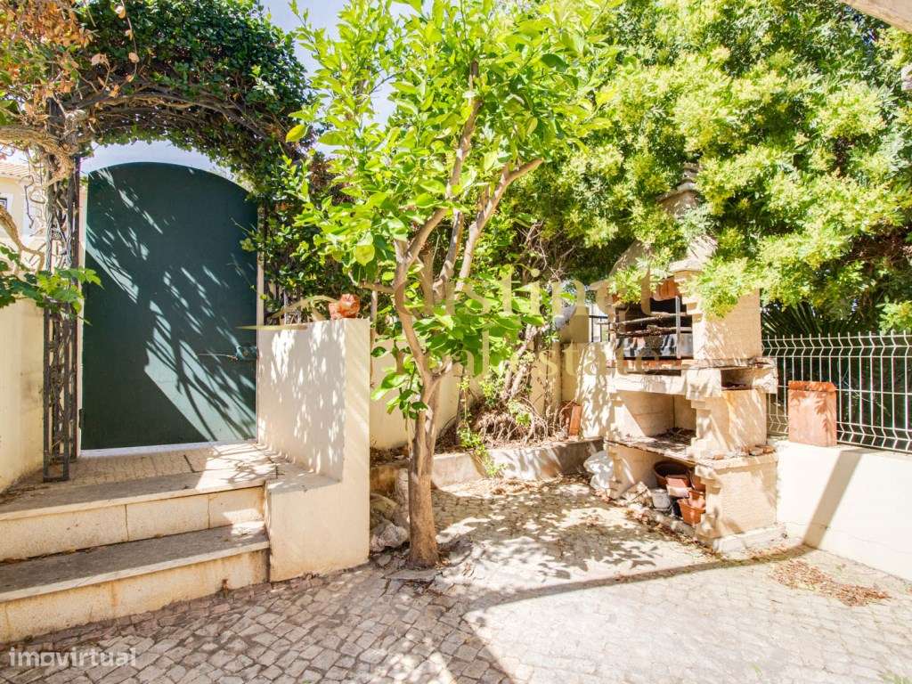 Moradia T2+1 Geminada com Garagem, Piscina, Terraço e BBQ-15