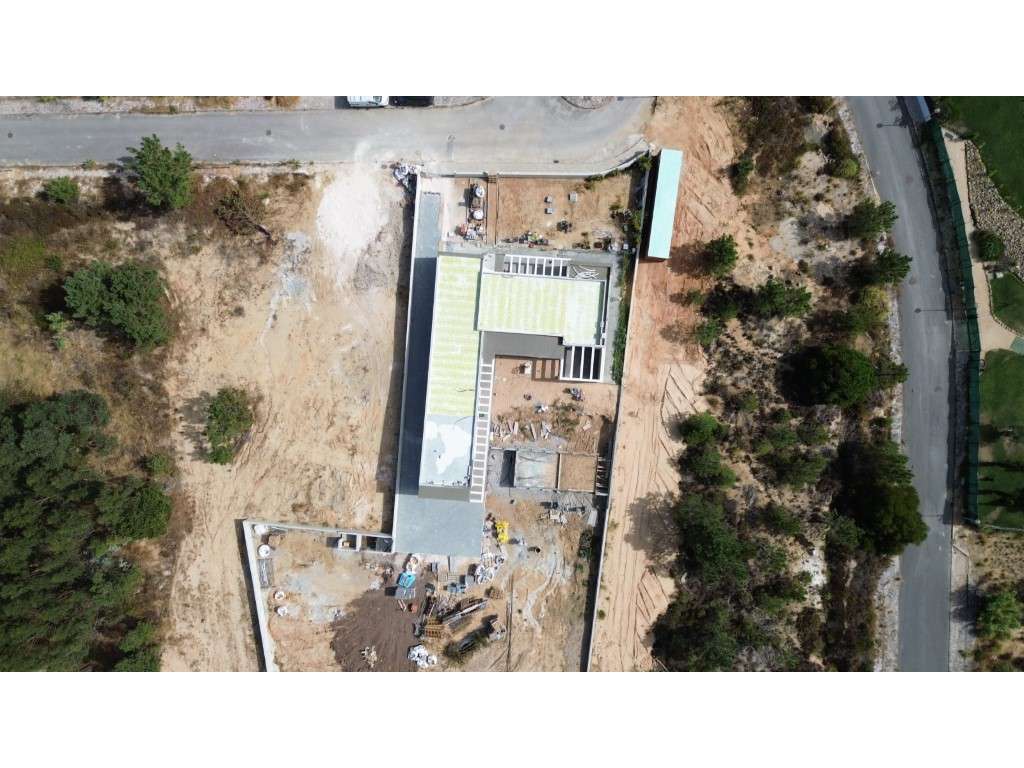 MORADIA T4 TÉRREA A ESTREAR - CASAIS DOS BRITOS - AZAMBUJA-35