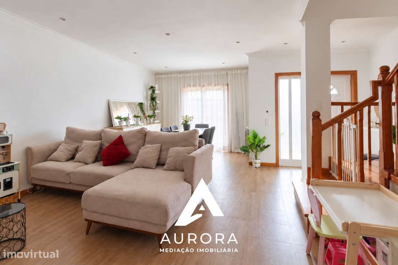 Moradia T3 em Lobão | Áreas amplas, terraço e garagem para três viatur-9
