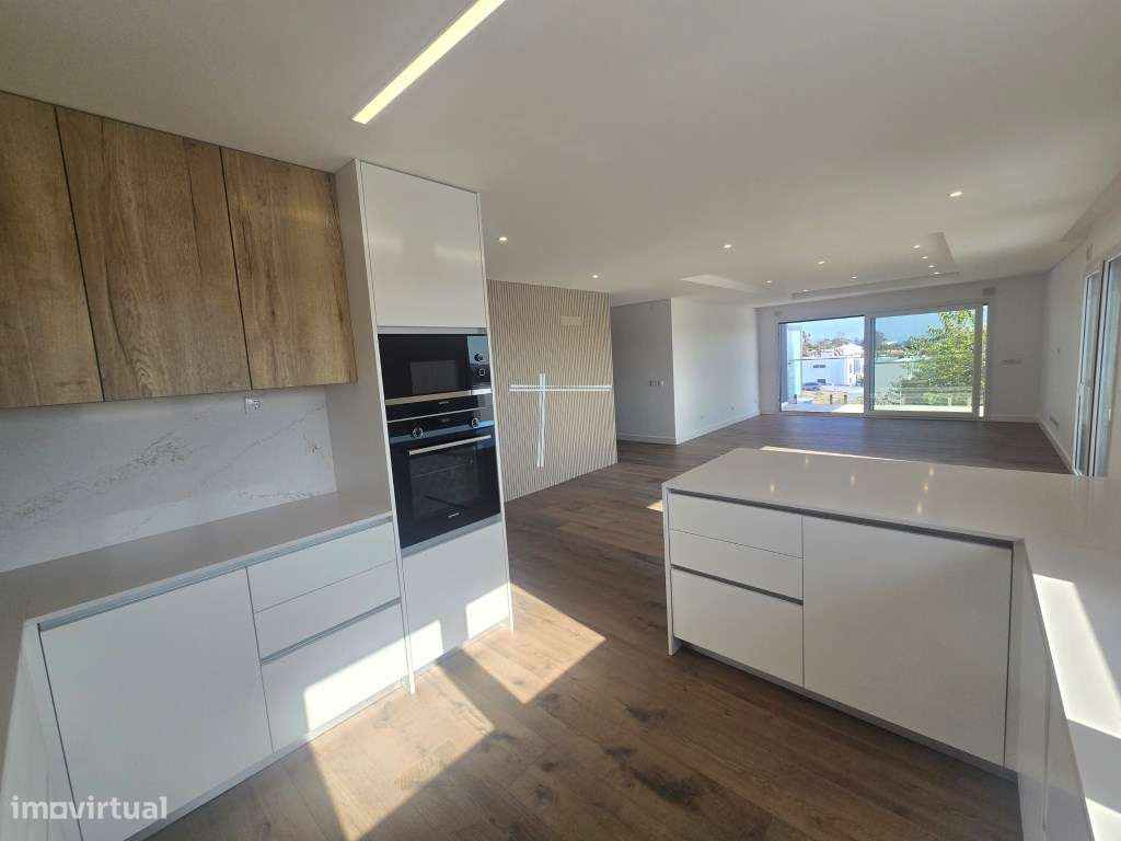 Apartamento T3, com varanda, arrecadação e parqueamento - Quinta do... - Grande imagem: 4/35