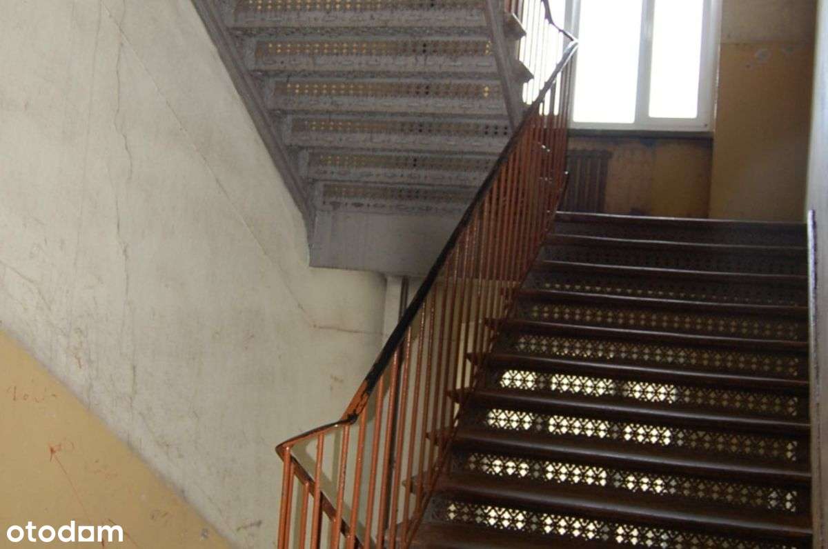 Wysokie mieszkanie, ścisłe centrum.-5