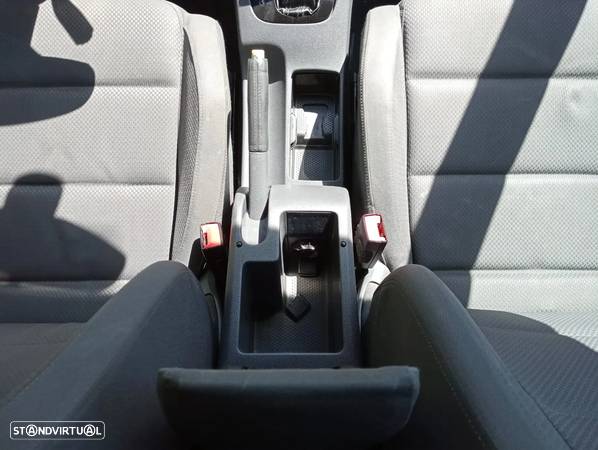 VW Golf 2.0 TDi Sport DSG - 24