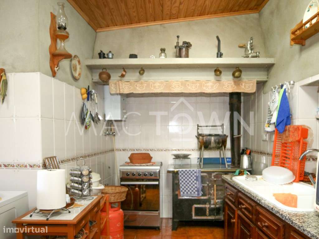 Viva no Centro Histórico numa Moradia Cheia de Caráter-3