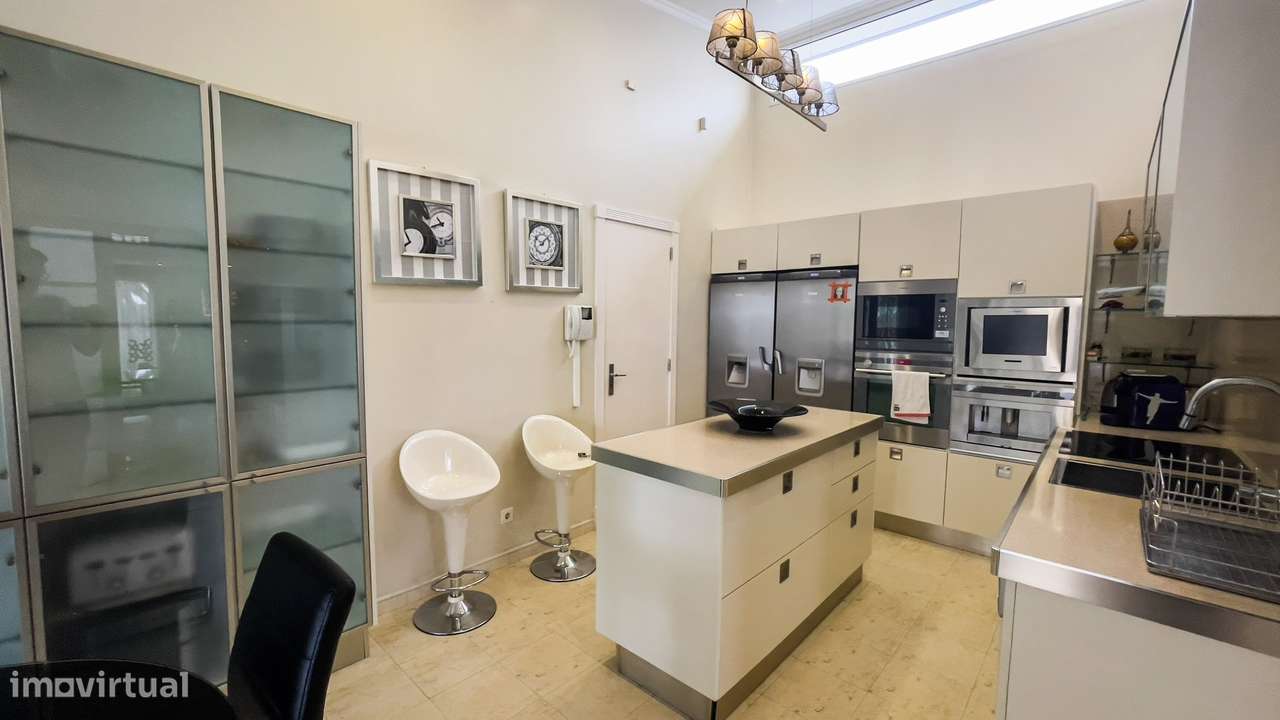 Luxuosa Moradia com 4 quartos localizada em Rosto do Cão - São Roque-16