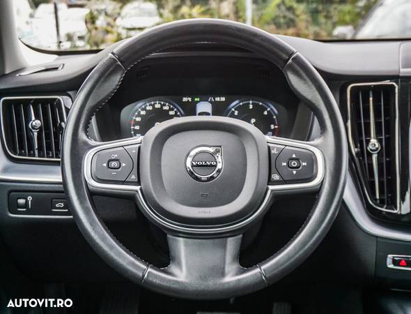 Volvo XC 60 D4 Momentum Pro - 19