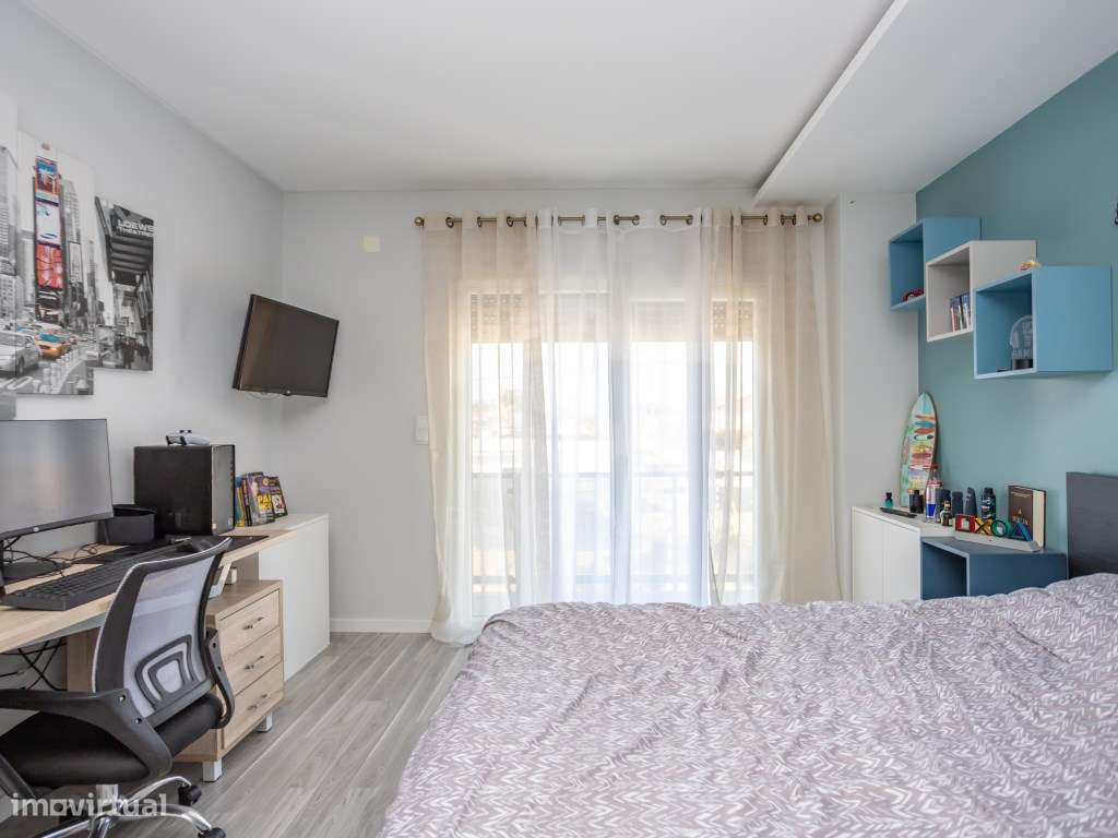 Moradia Isolada T4 com Piscina, Garagem e Acabamentos Premium-37