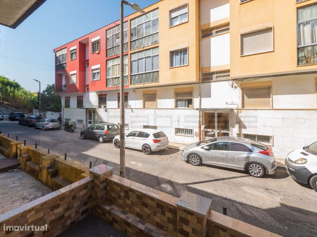 Apartamento T2 totalmente remodelado junto à estação.-16