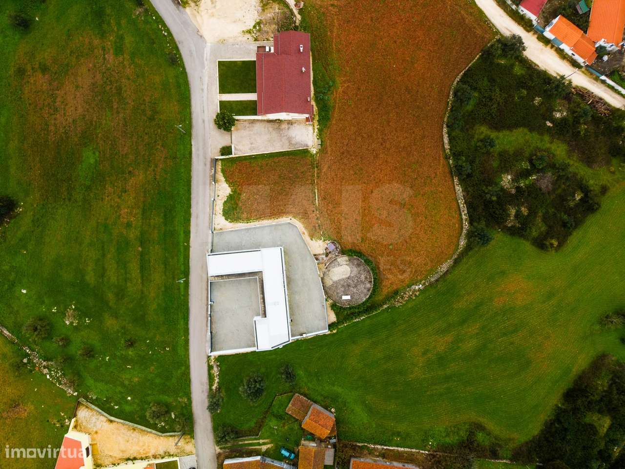 Moradia T3 Térrea Moderna em terreno c/ 2.610m2 - Grande imagem: 5/50