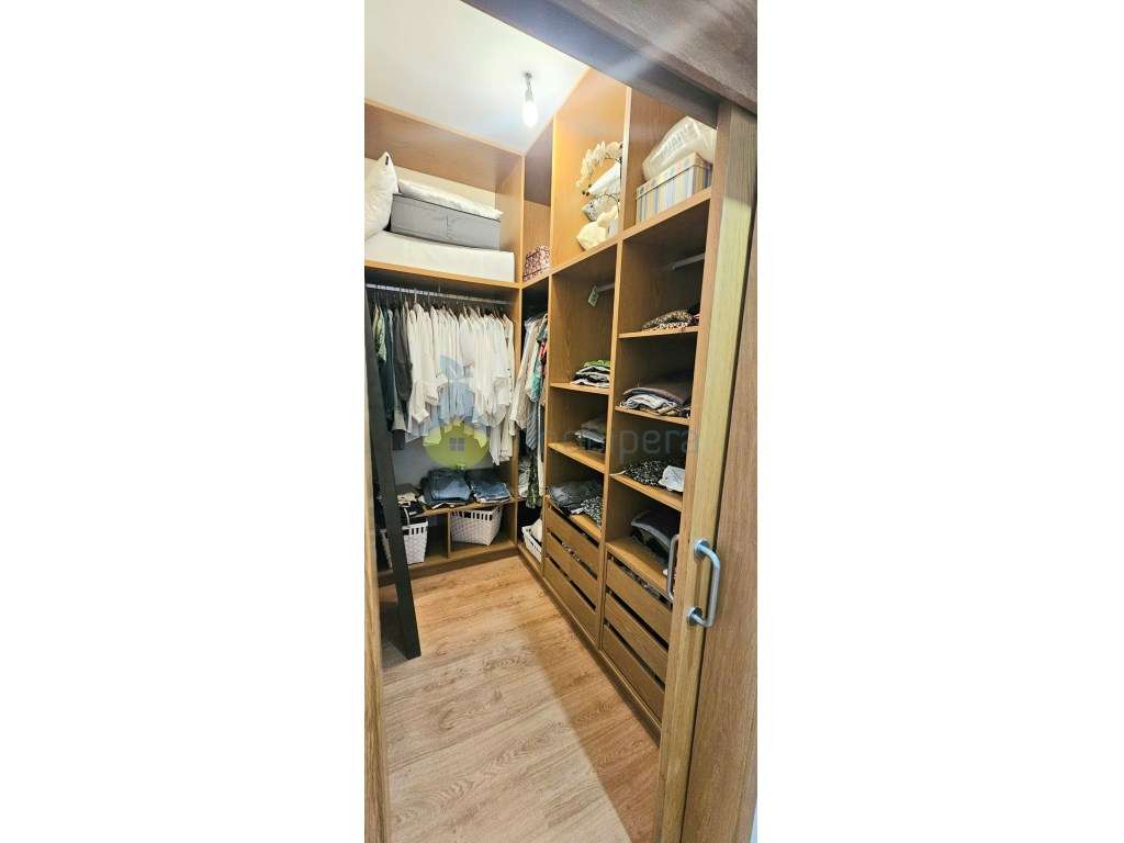 Moradia T4 com 260m2 de área e cave de 95m2, localizada no Monte da...-37