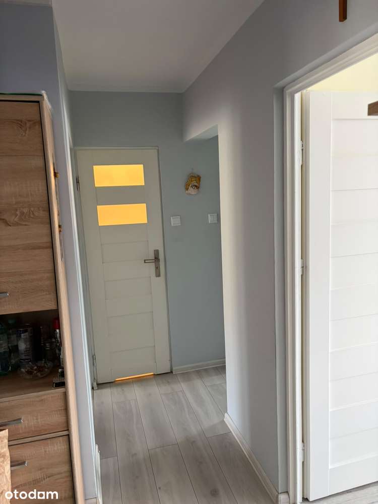Mieszkanie 3-pokojowe balkon oddzielna kuchnia dobra lokalizacja-6
